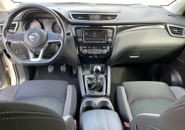 Nissan Qashqai cena 76999 przebieg: 125000, rok produkcji 2019 z Pabianice małe 704